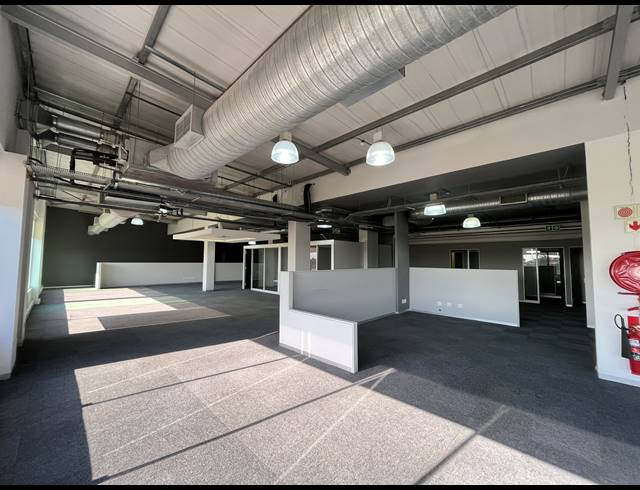 3,000M² OFFICE TO LET IN PAARDEN EILAND